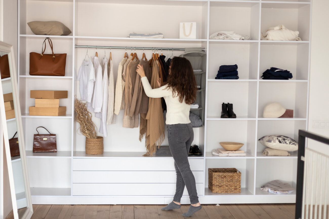 Creating a Custom Walk-In Closet for Your Busy Professional Lifestyle ...