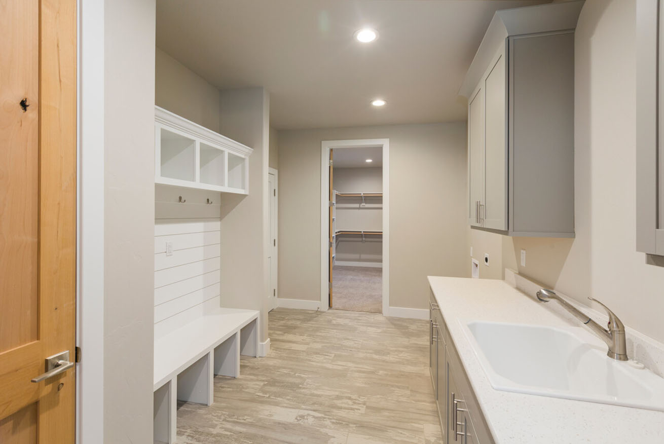 mudroom laundry room