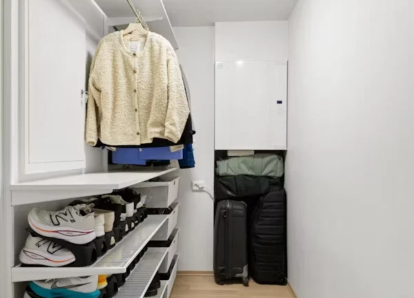 Ideal dimensions for a small walk-in closet