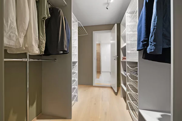 Closet cabinet systems for organized home storage