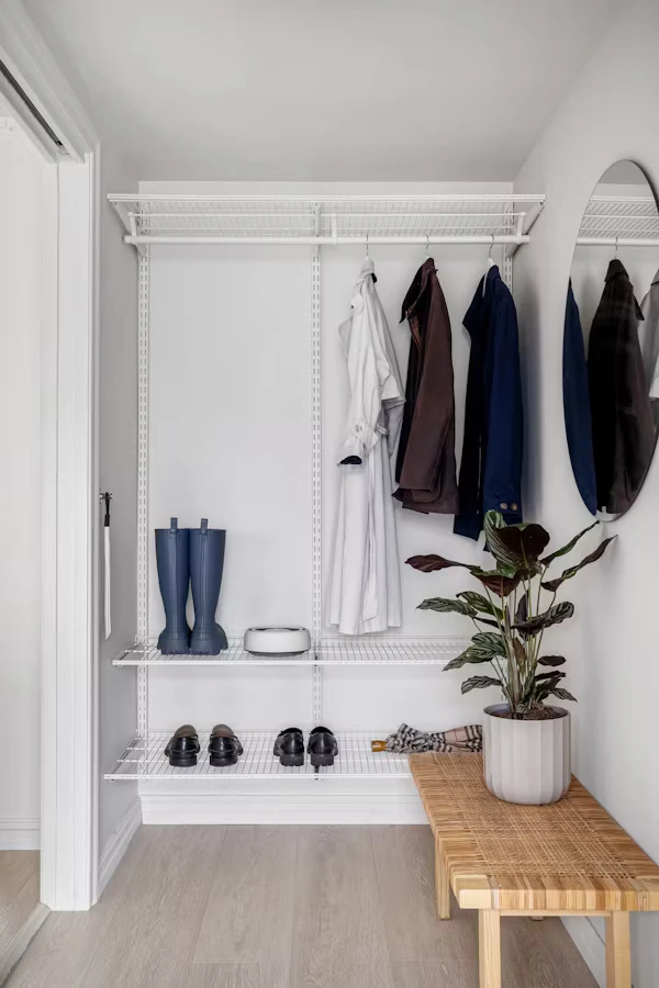 A well-designed custom closet with organized shelves, hanging space, and accessories. The image should showcase a luxurious, spacious closet that exemplifies organization and functionality.