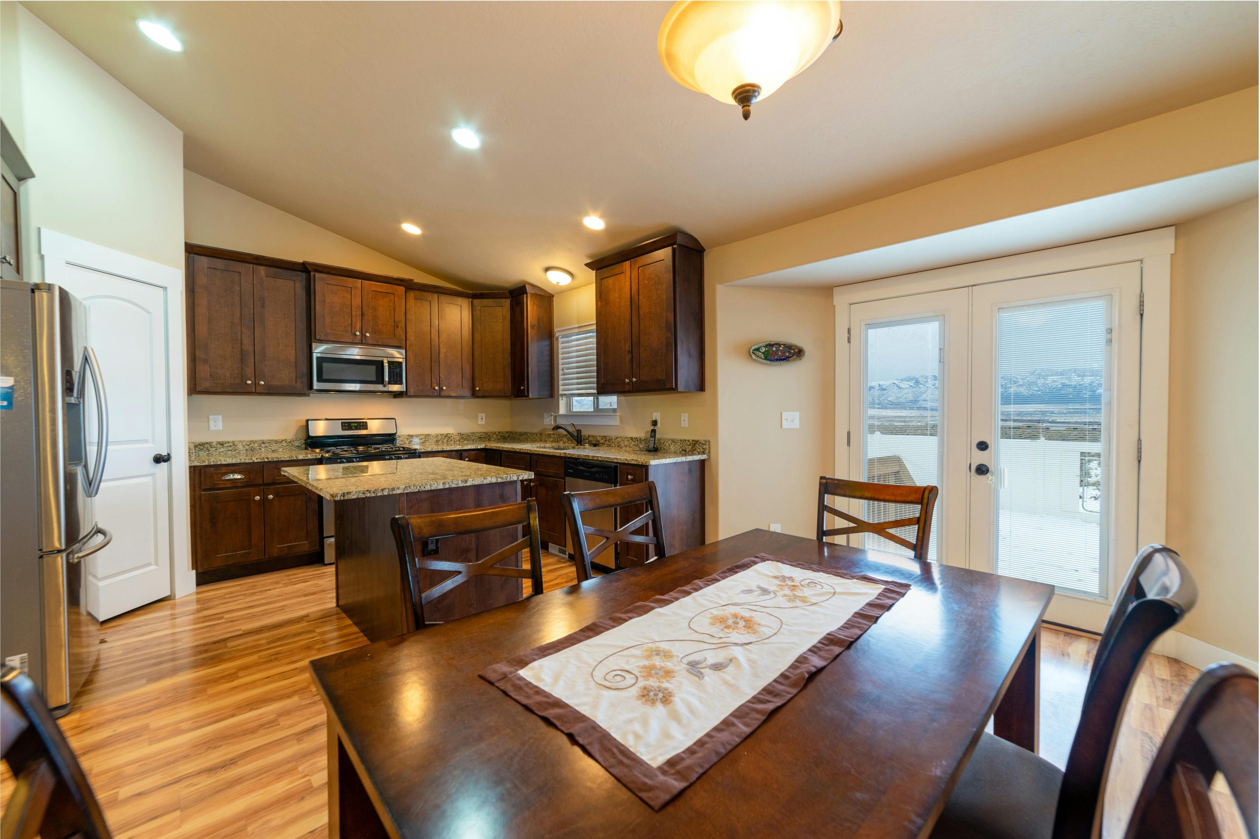 Maximize Small Closet Spaces with Powerful Custom Designs